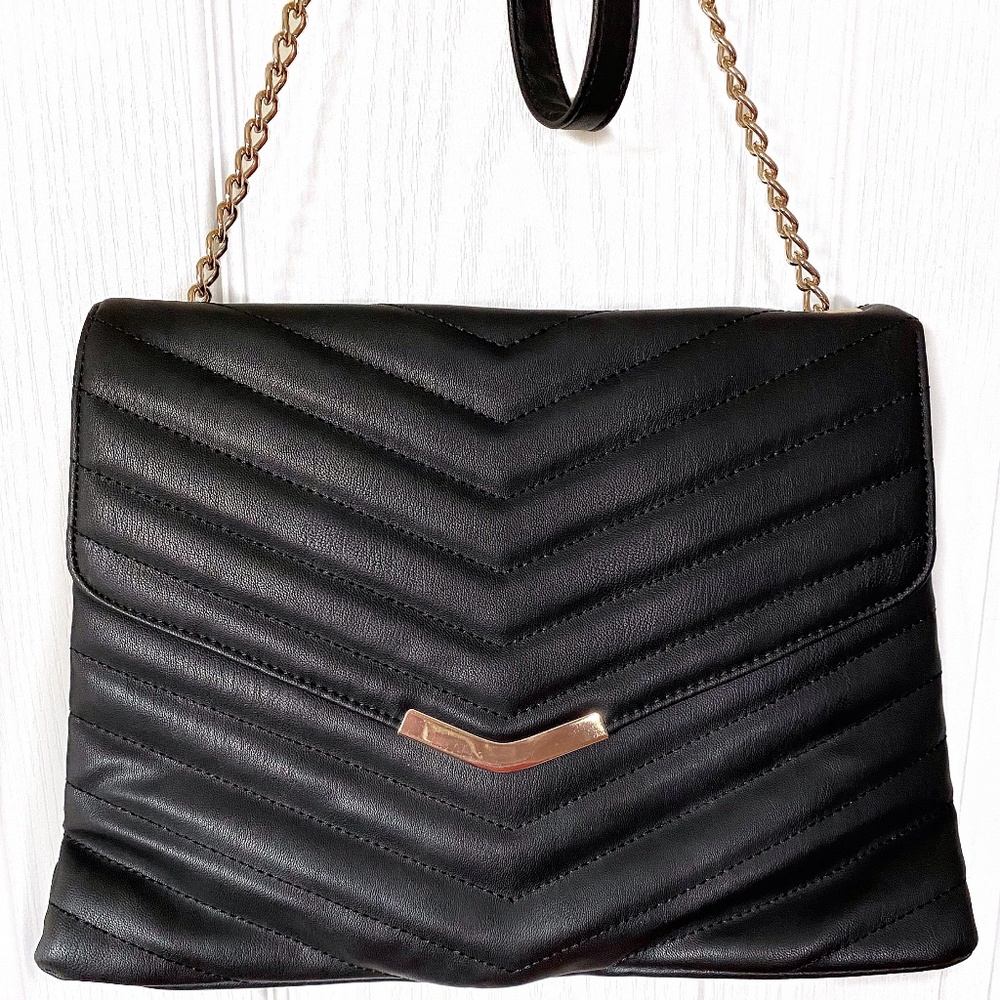 NEW Avon Faux Leather Purse with Gold Chain Strap